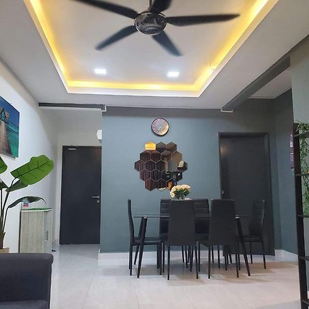 Ferienwohnung Casa Inderaloka Pantai Batu Buruk Kuala Terengganu Exterior foto