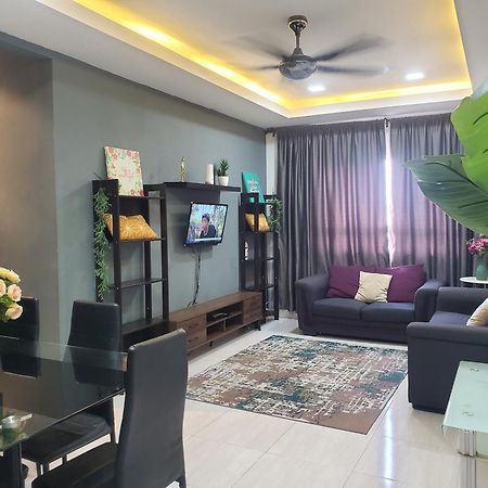 Ferienwohnung Casa Inderaloka Pantai Batu Buruk Kuala Terengganu Exterior foto