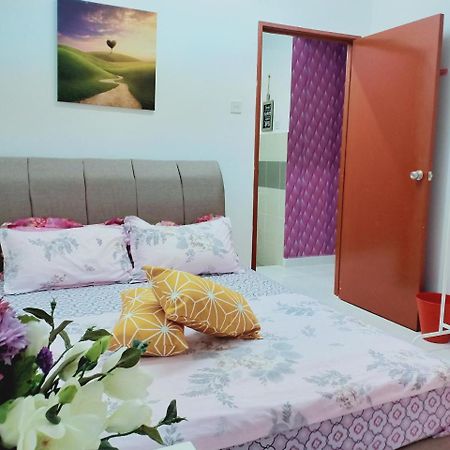 Ferienwohnung Casa Inderaloka Pantai Batu Buruk Kuala Terengganu Exterior foto