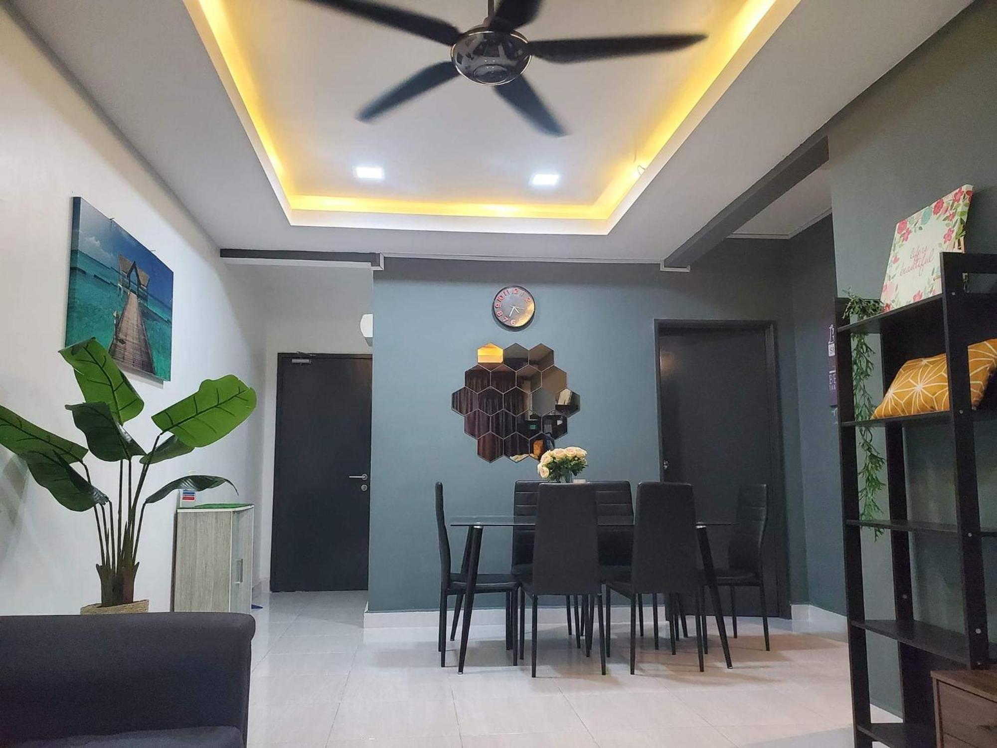 Ferienwohnung Casa Inderaloka Pantai Batu Buruk Kuala Terengganu Exterior foto