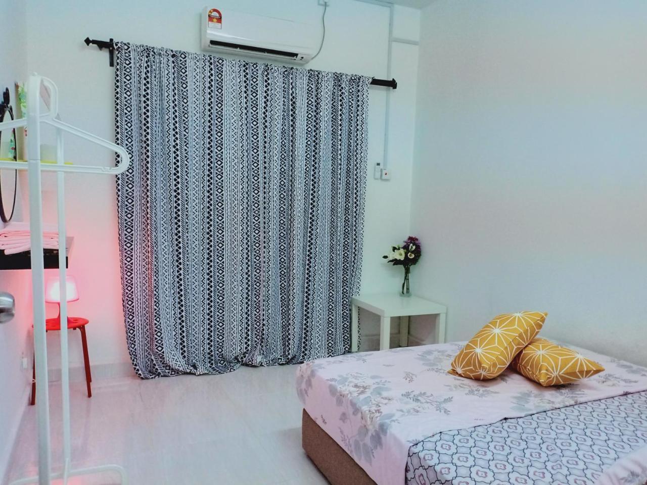 Ferienwohnung Casa Inderaloka Pantai Batu Buruk Kuala Terengganu Exterior foto