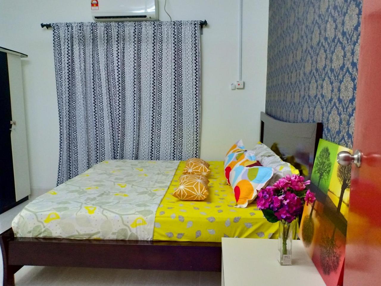 Ferienwohnung Casa Inderaloka Pantai Batu Buruk Kuala Terengganu Exterior foto