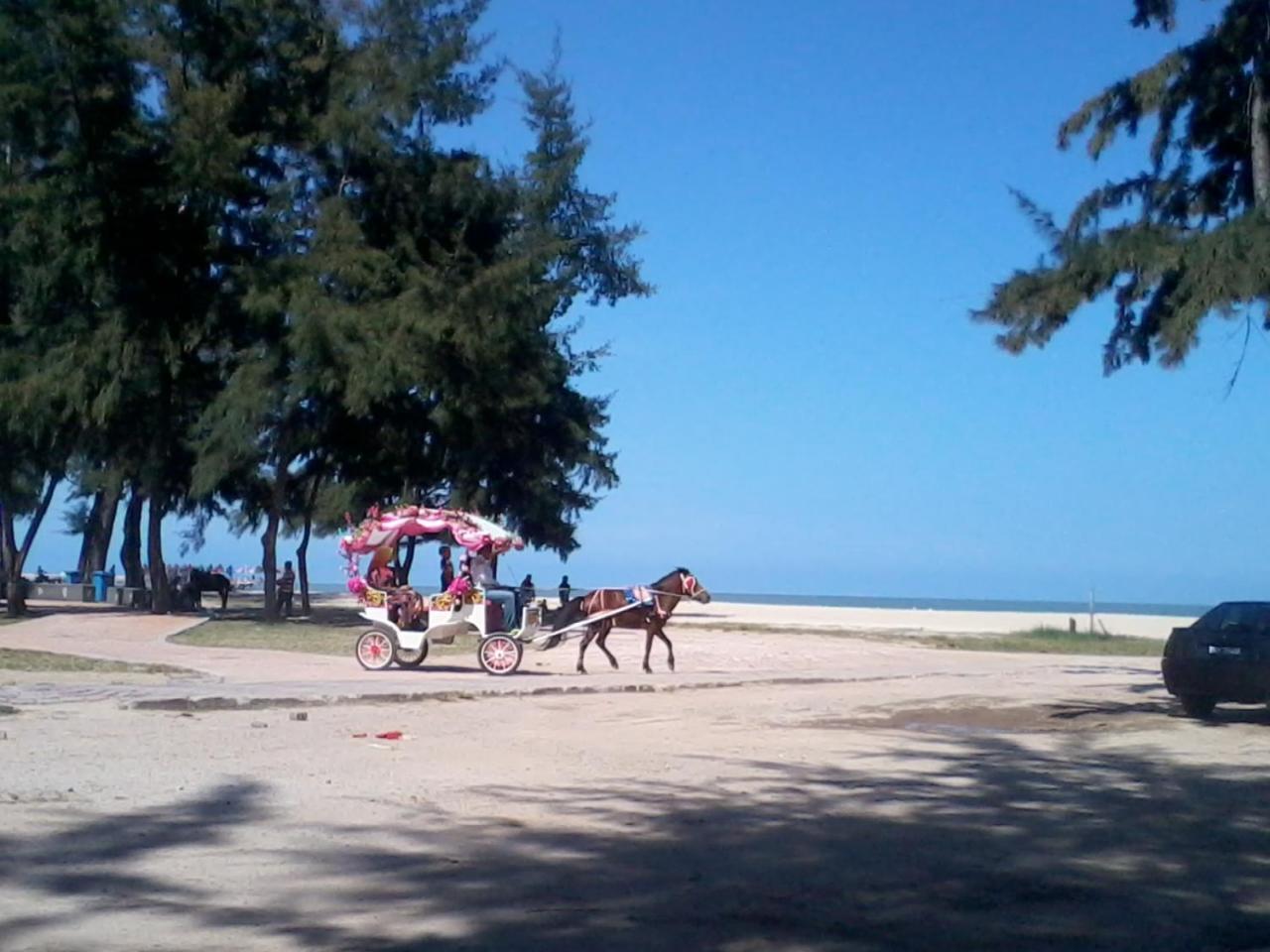Ferienwohnung Casa Inderaloka Pantai Batu Buruk Kuala Terengganu Exterior foto