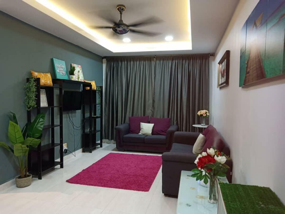 Ferienwohnung Casa Inderaloka Pantai Batu Buruk Kuala Terengganu Exterior foto